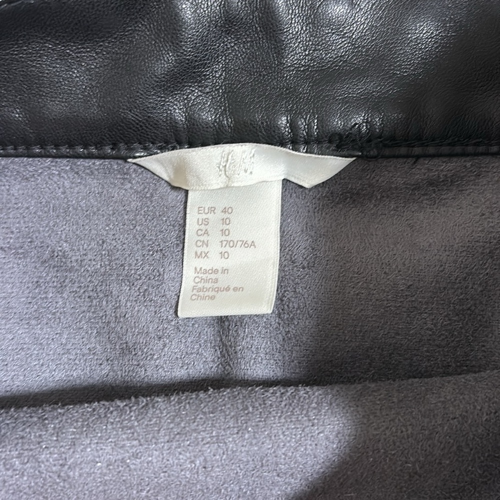 ⭐️ H&M Black Faux Leather Skirt - size 10 - Picture 2 of 9